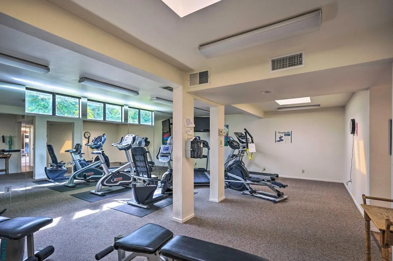 Condo With Patio, Walk To Downtown Palm Springs! شقة