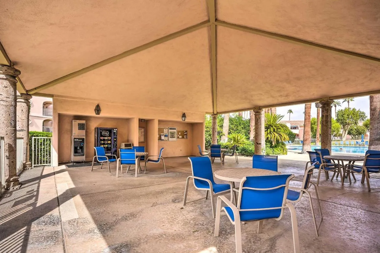 Condo With Patio, Walk To Downtown Palm Springs!