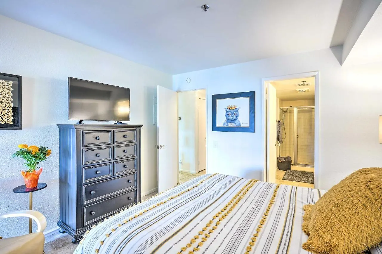Condo With Patio, Walk To Downtown Palm Springs! Apartamento