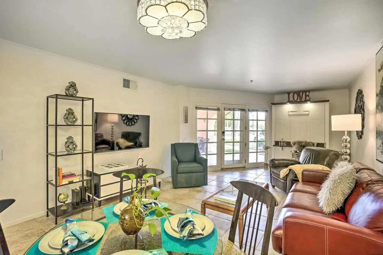 Condo With Patio, Walk To Downtown Palm Springs!